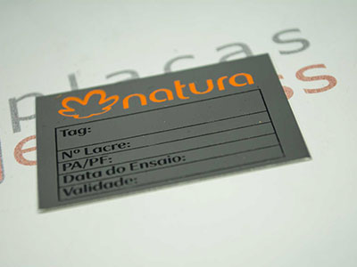 Placa de identificação
